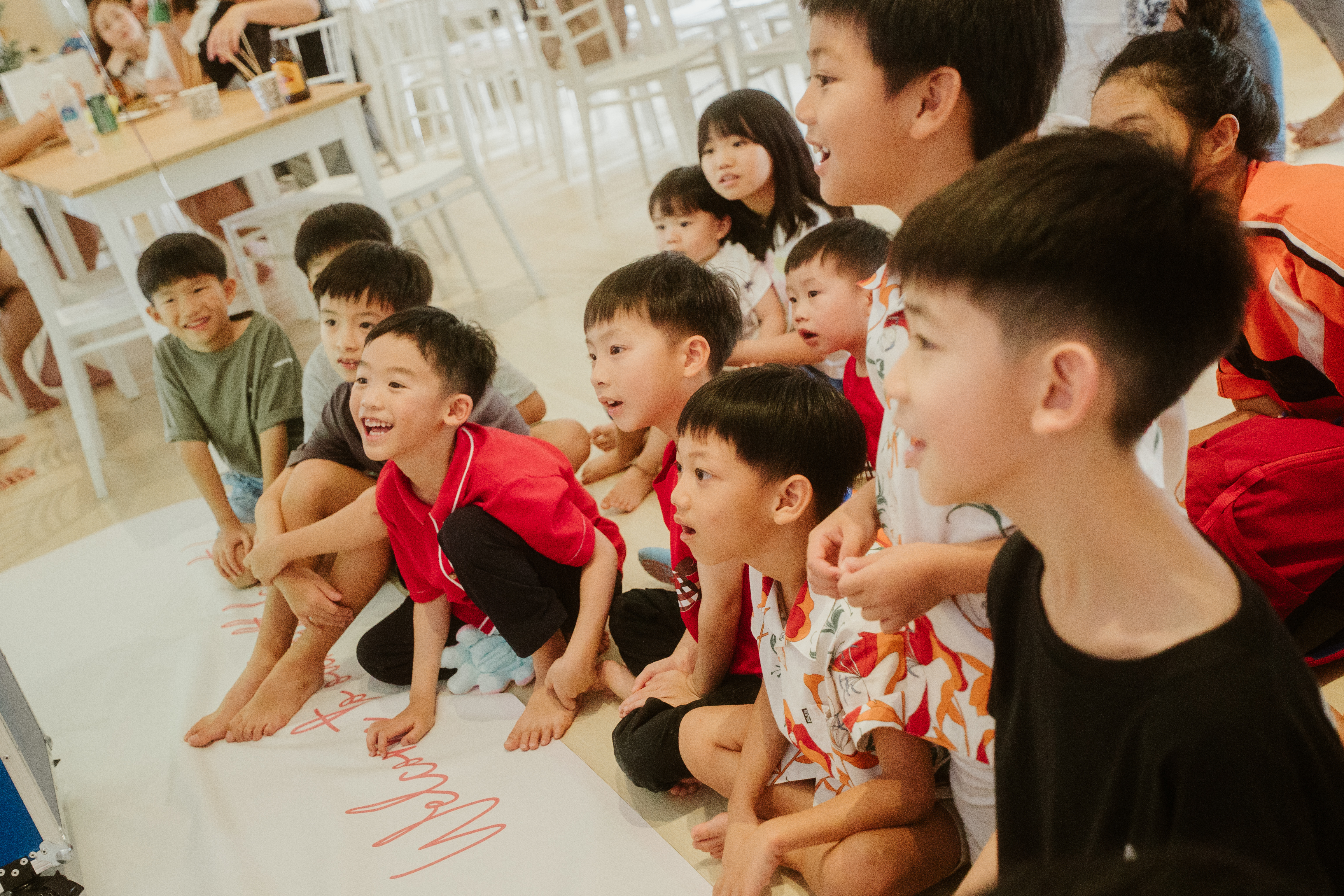 Kids party entertainment moment