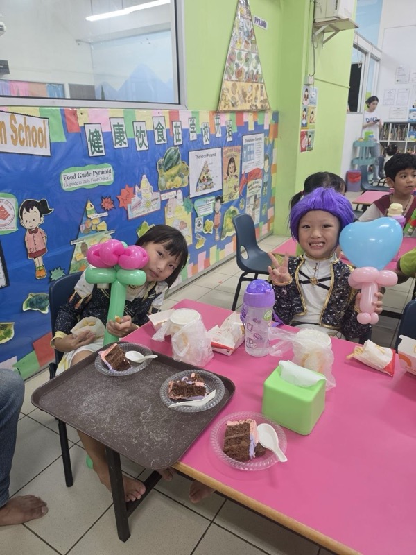 Kids party entertainment moment
